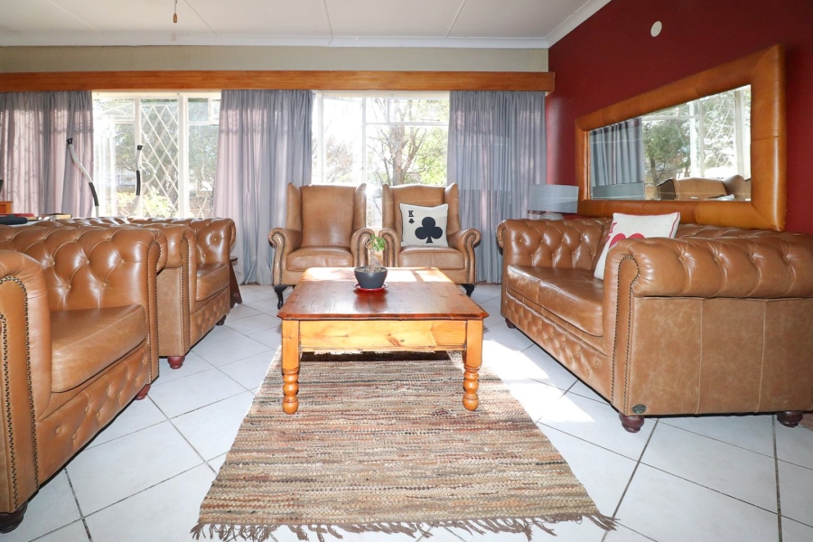 To Let 4 Bedroom Property for Rent in Flamwood North West